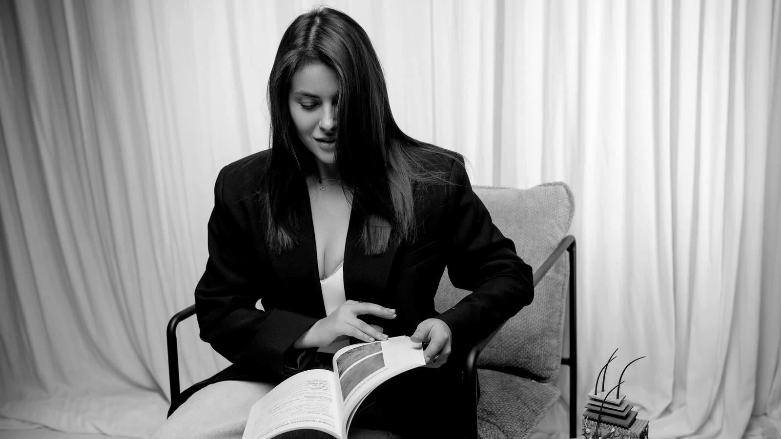 Юлія Агранович читає свою книгу «Трихологія без диплому 2.0»